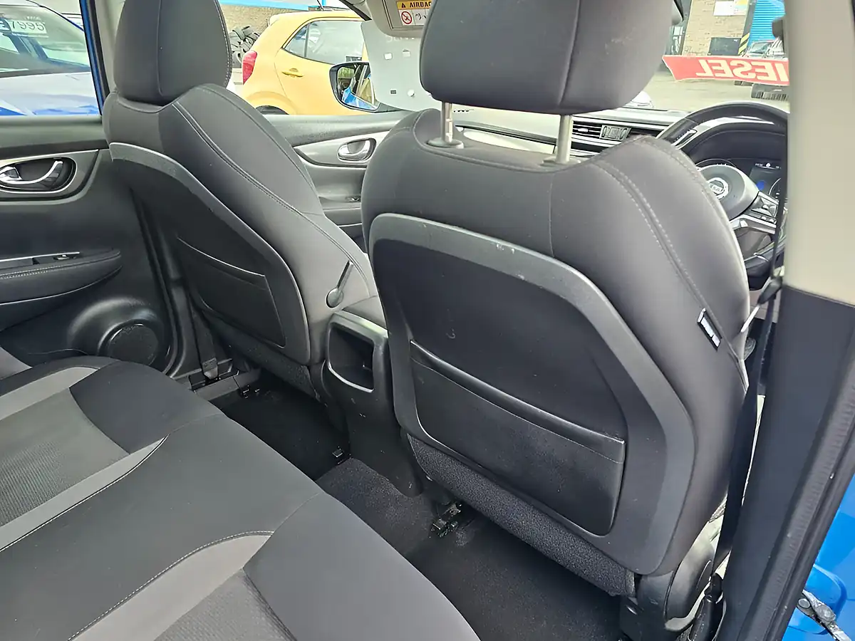 Used 2018 Nissan Qashqai N-Connecta Blue - Interior and Exterior details 11