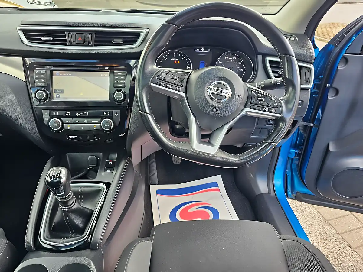 Used 2018 Nissan Qashqai N-Connecta Blue - Interior and Exterior details 14