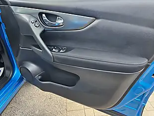 Used 2018 Nissan Qashqai N-Connecta Blue - Interior and Exterior details 15