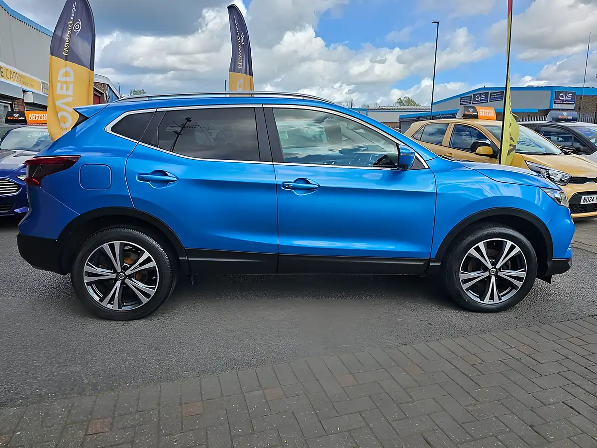 Used 2018 Nissan Qashqai N-Connecta Blue - Interior and Exterior details 5
