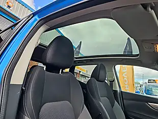 Used 2018 Nissan Qashqai N-Connecta Blue - Interior and Exterior details 9