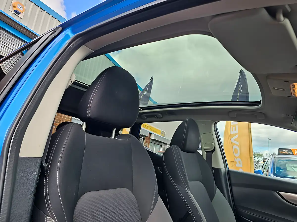 Used 2018 Nissan Qashqai N-Connecta Blue - Interior and Exterior details 9