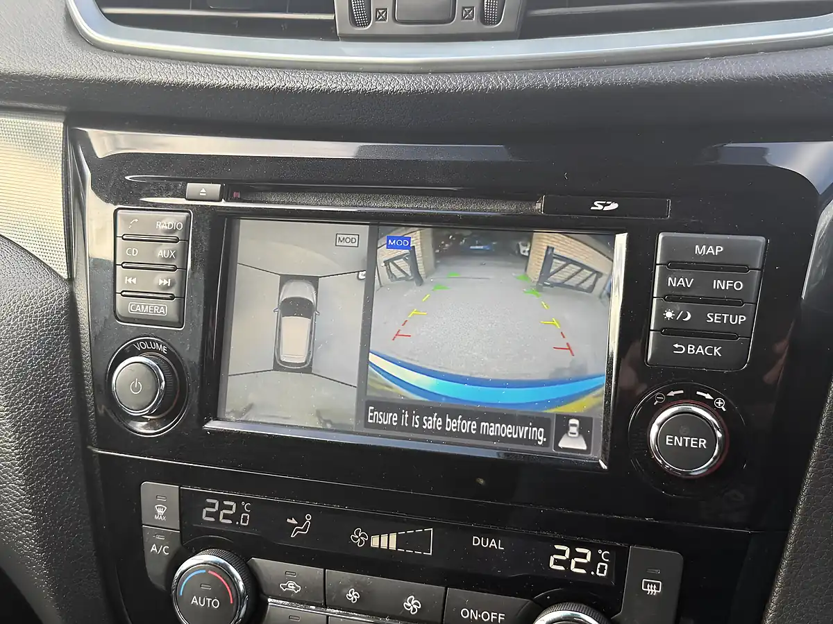 Used 2018 Nissan Qashqai N-Connecta Blue - Interior and Exterior details 13