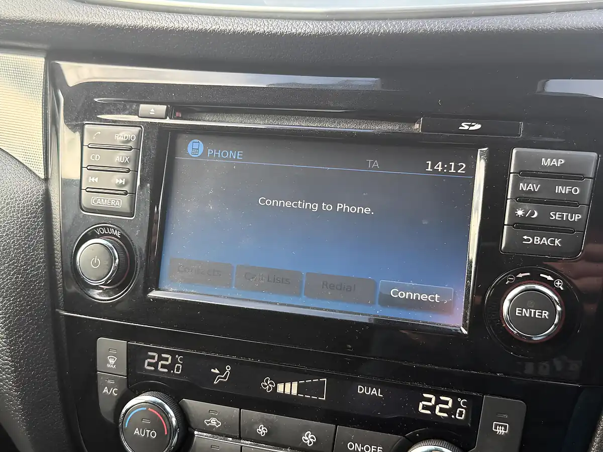 Used 2018 Nissan Qashqai N-Connecta Blue - Interior and Exterior details 14