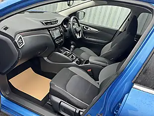 Used 2018 Nissan Qashqai N-Connecta Blue - Interior and Exterior details 10