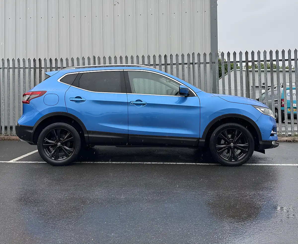 Used 2018 Nissan Qashqai N-Connecta Blue - Interior and Exterior details 7