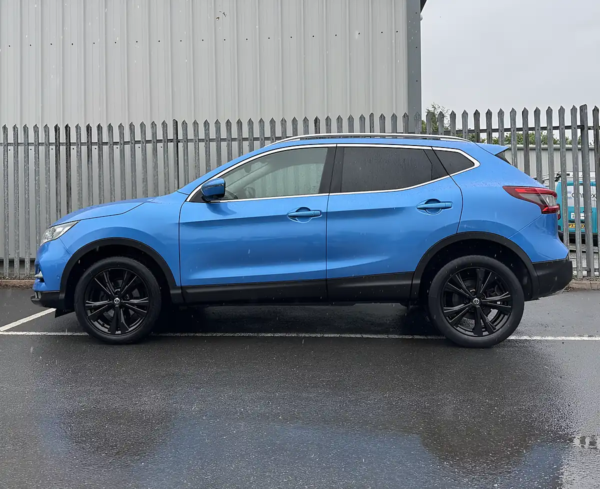 Used 2018 Nissan Qashqai N-Connecta Blue - Interior and Exterior details 8