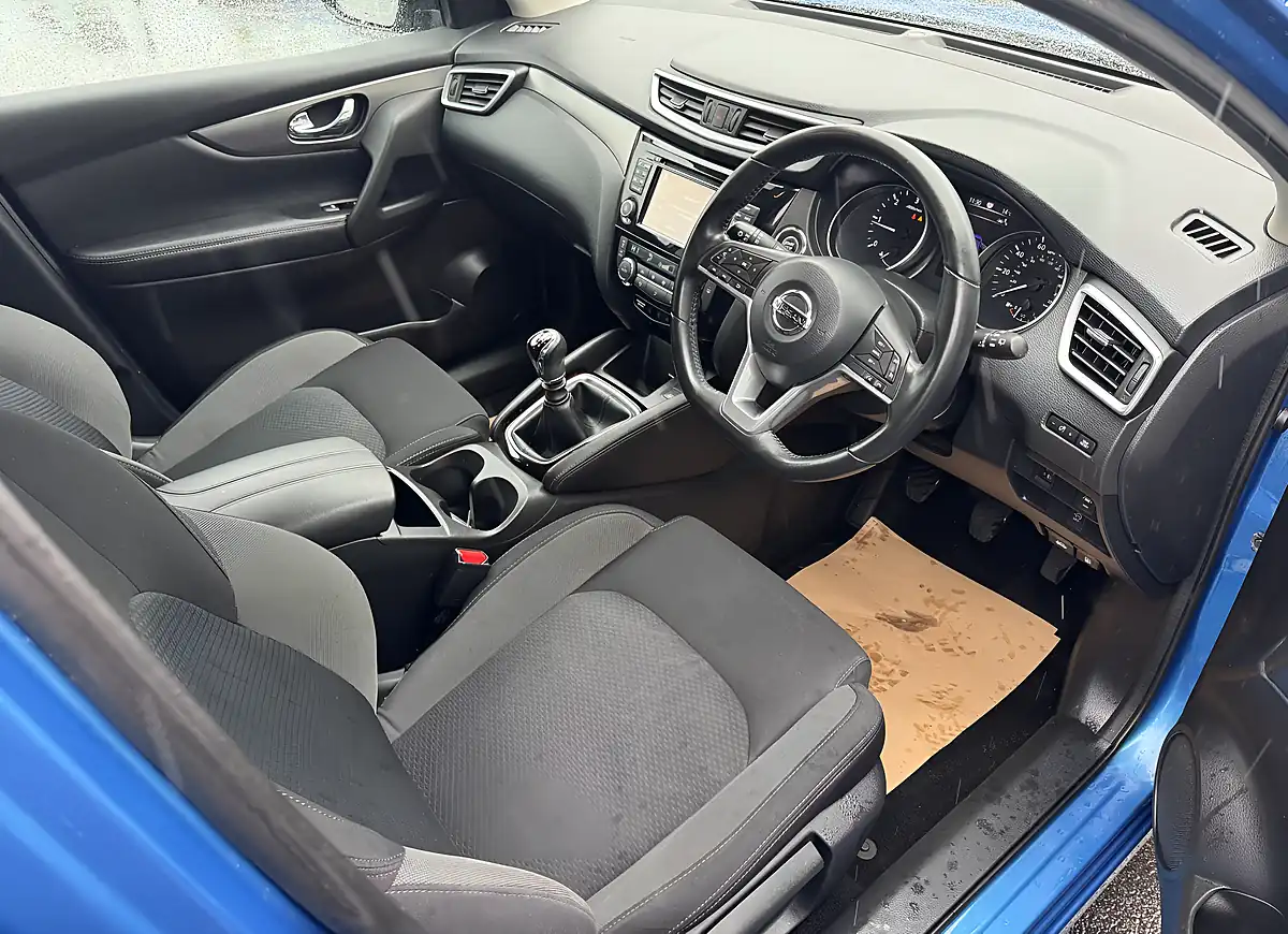 Used 2018 Nissan Qashqai N-Connecta Blue - Interior and Exterior details 9