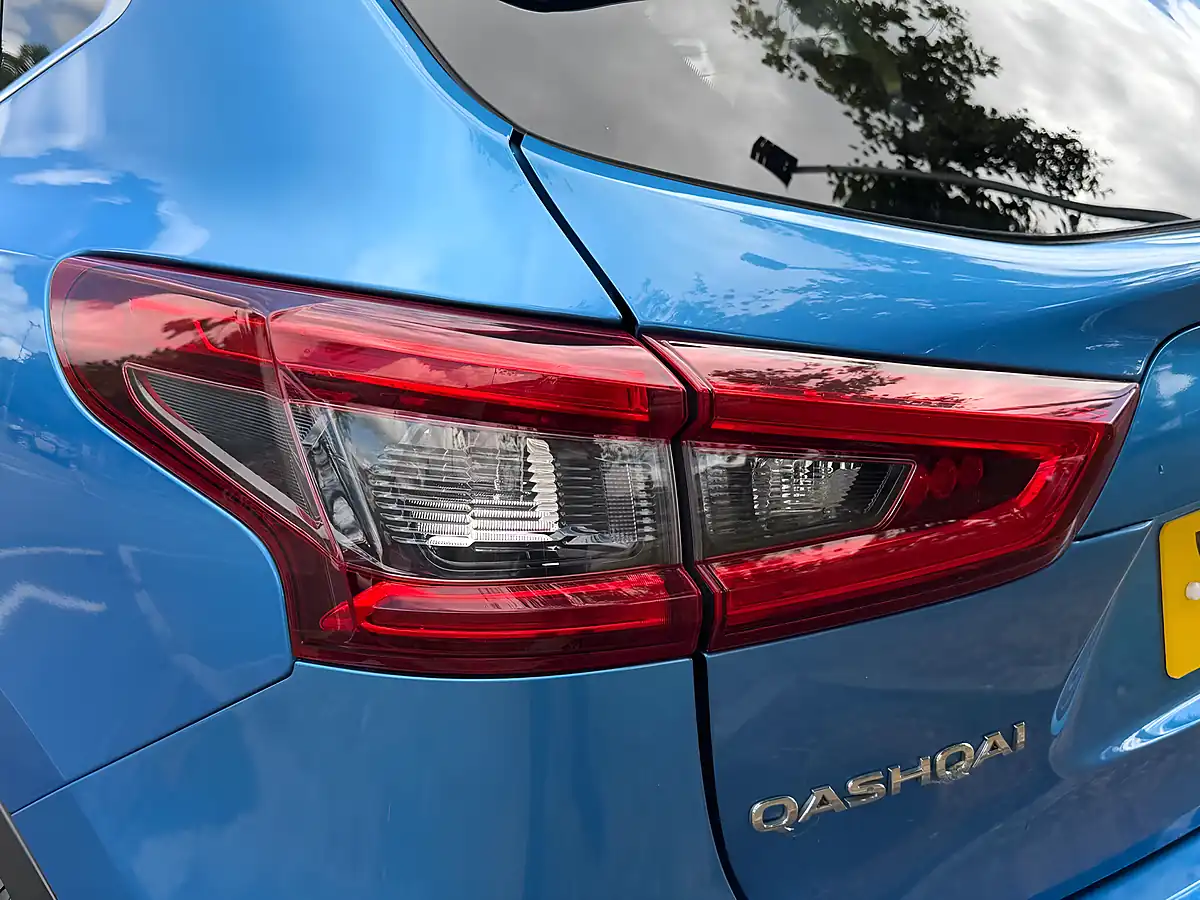 Used 2018 Nissan Qashqai N-Connecta Blue - Interior and Exterior details 13