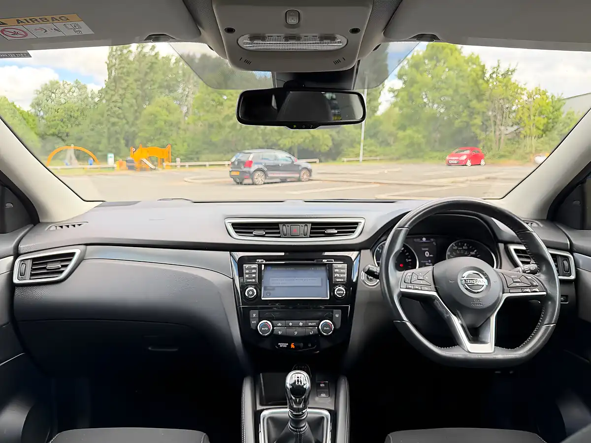 Used 2018 Nissan Qashqai N-Connecta Blue - Interior and Exterior details 15