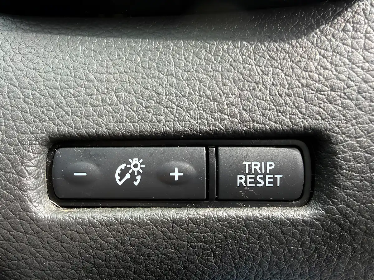 Used 2018 Nissan Qashqai N-Connecta Blue - Interior and Exterior details 16
