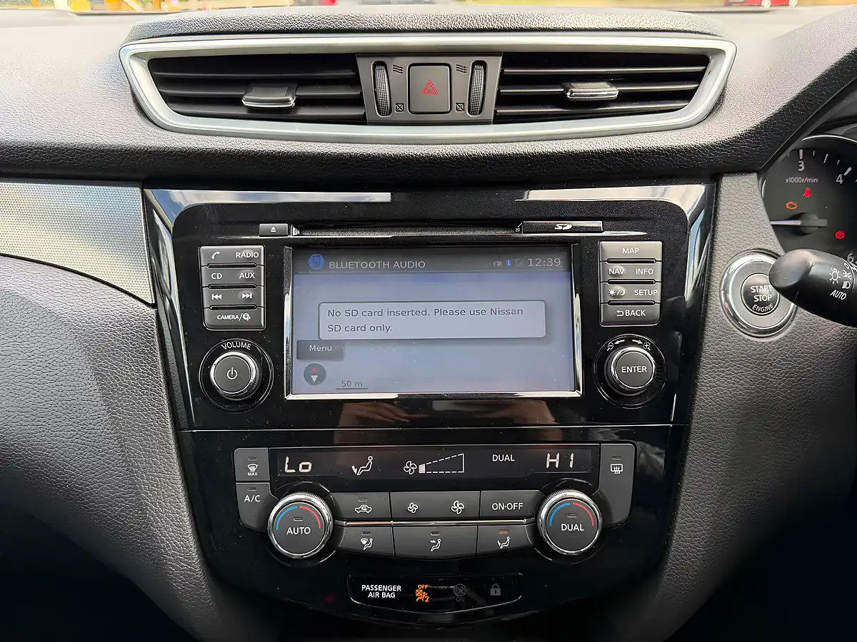 Used 2018 Nissan Qashqai N-Connecta Blue - Interior and Exterior details 18