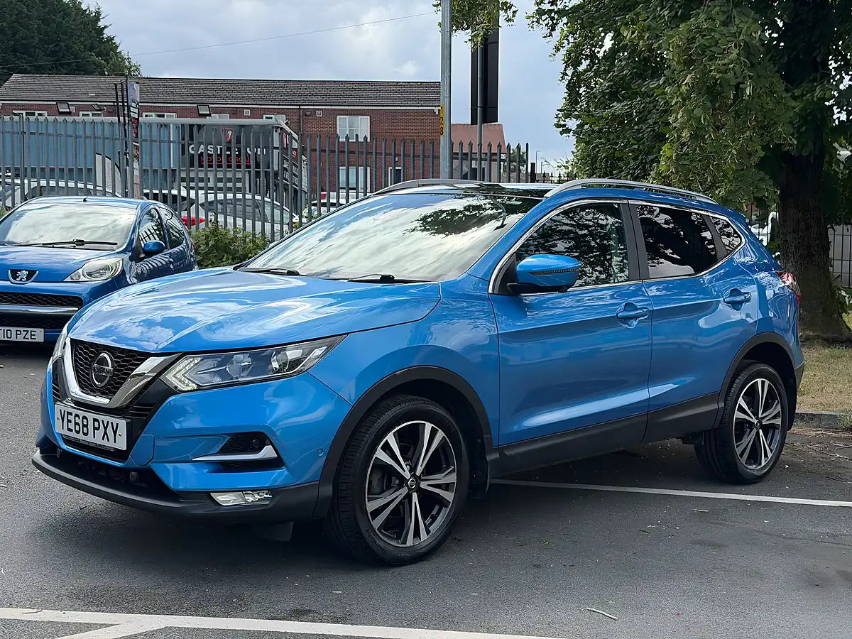Used 2018 Nissan Qashqai N-Connecta Blue - Interior and Exterior details 3