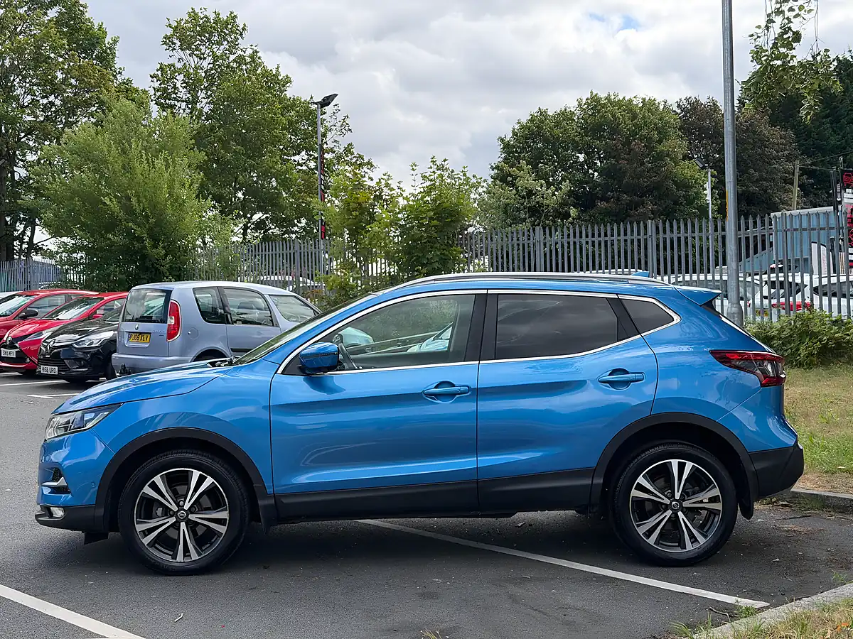Used 2018 Nissan Qashqai N-Connecta Blue - Interior and Exterior details 4