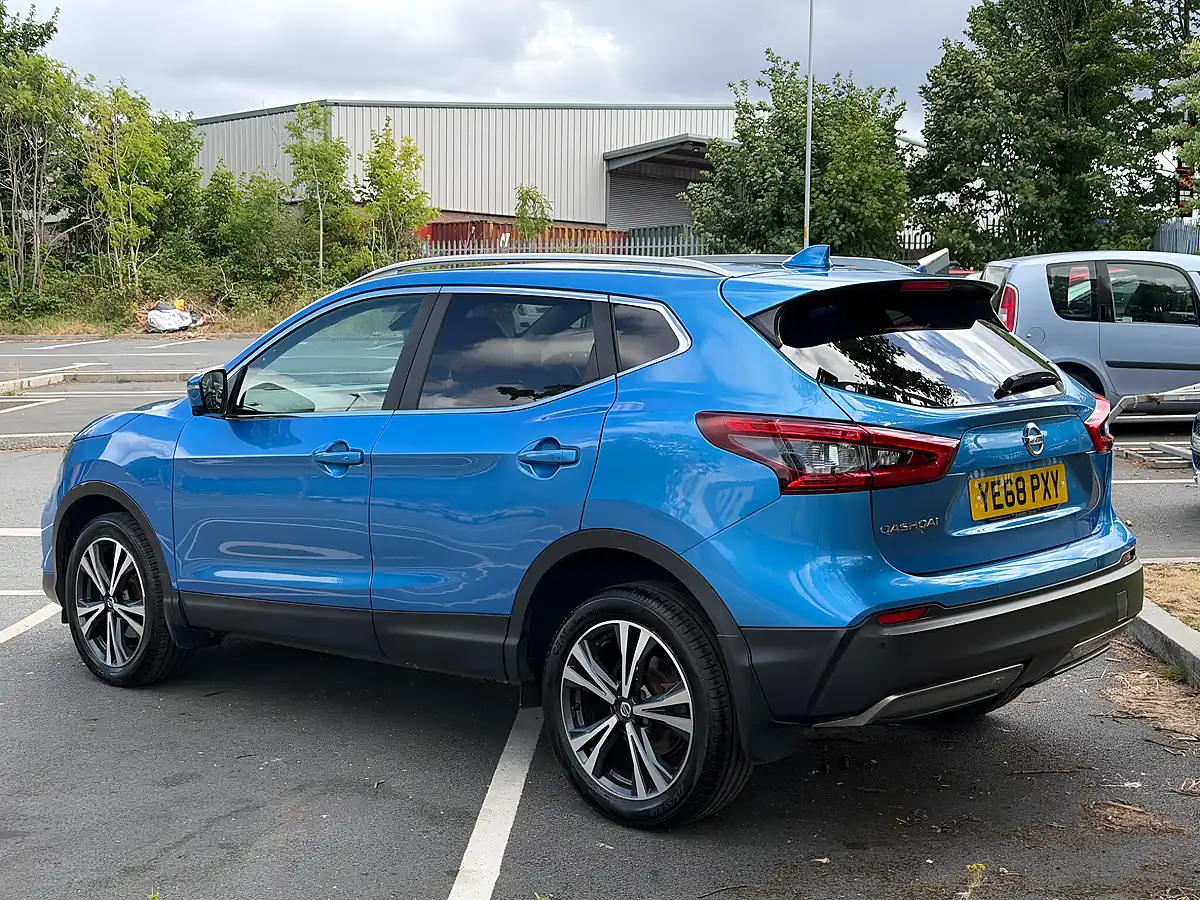 Used 2018 Nissan Qashqai N-Connecta Blue - Interior and Exterior details 7