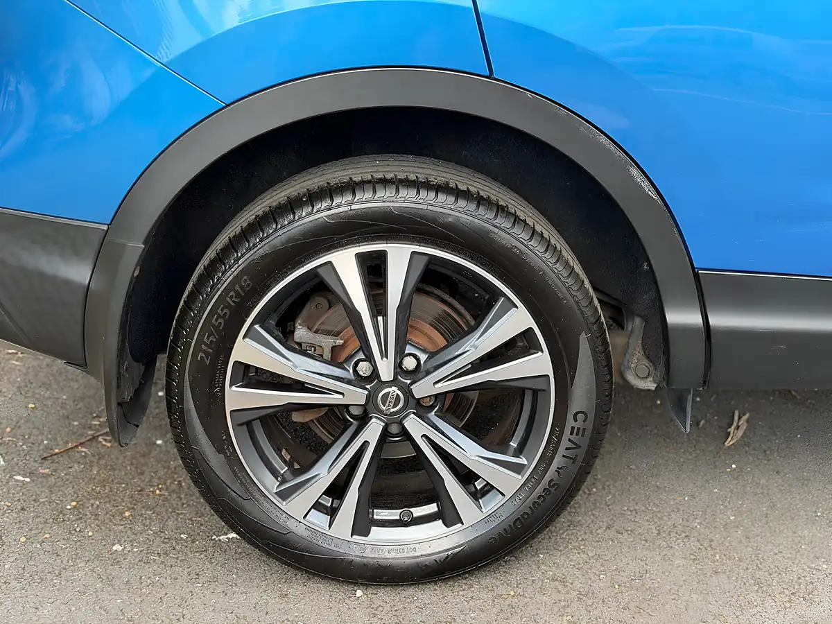 Used 2018 Nissan Qashqai N-Connecta Blue - Interior and Exterior details 8
