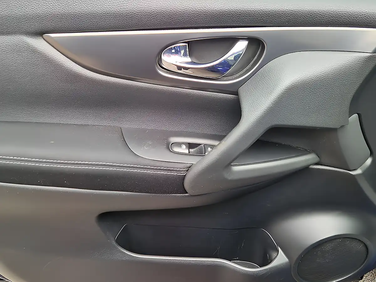Used 2018 Nissan Qashqai N-Connecta Blue - Interior and Exterior details 16
