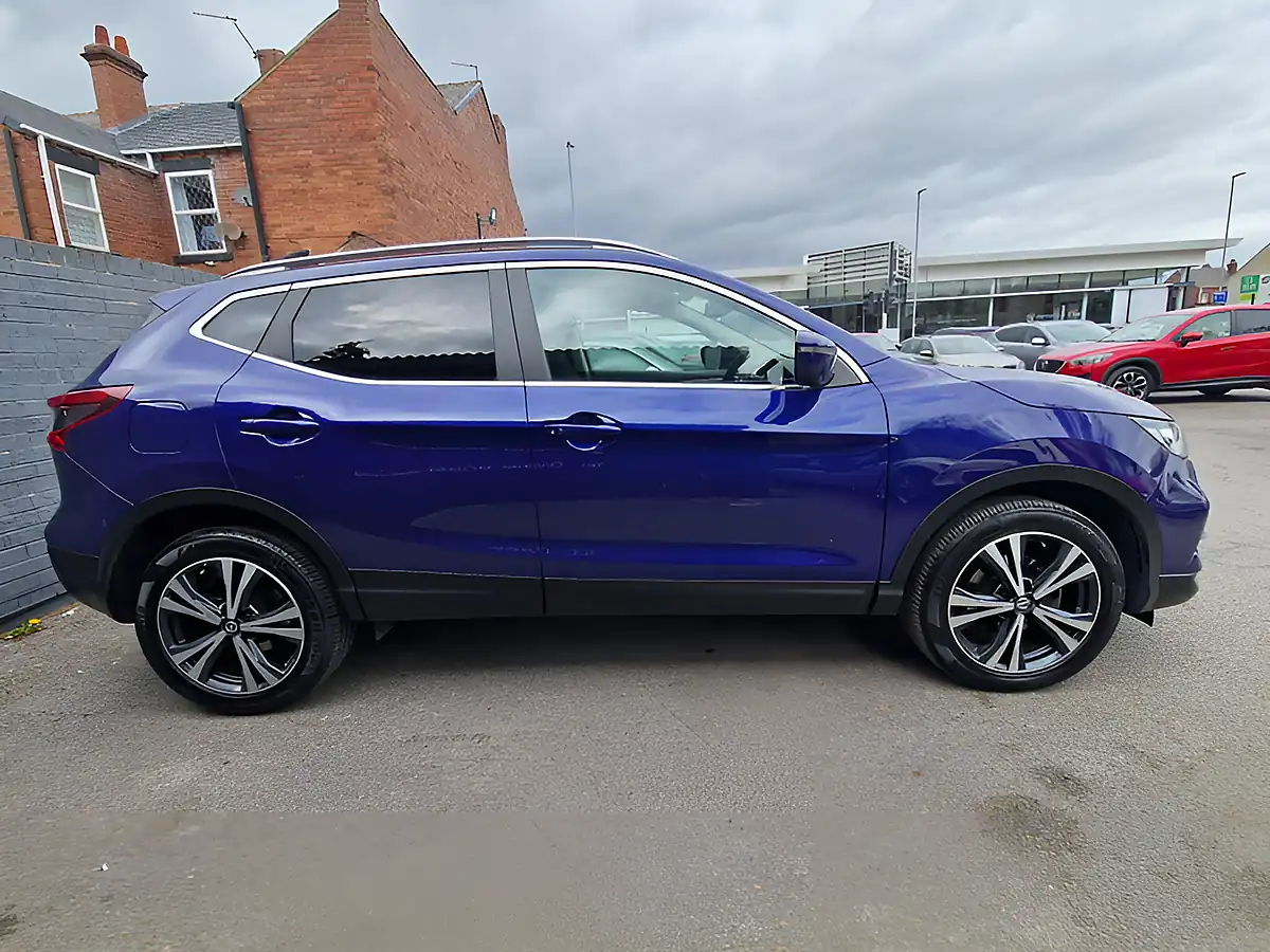 Used 2018 Nissan Qashqai N-Connecta Blue - Interior and Exterior details 7
