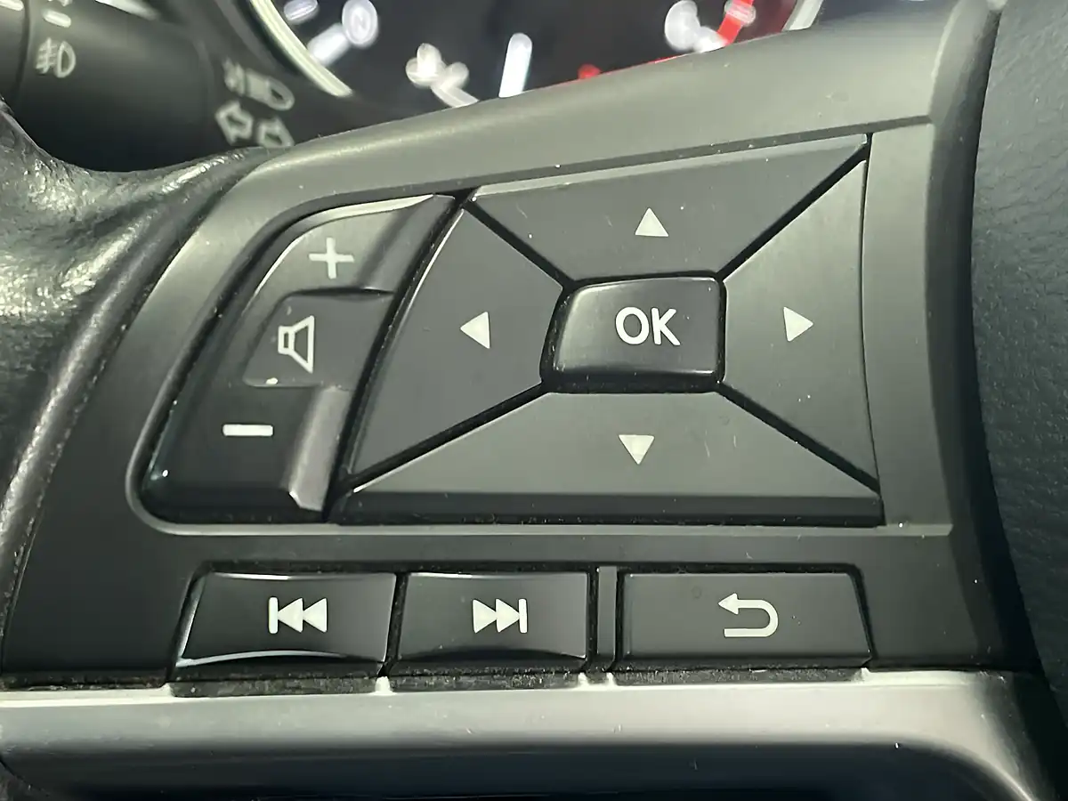 Used 2018 Nissan Qashqai N-Connecta Blue - Interior and Exterior details 15