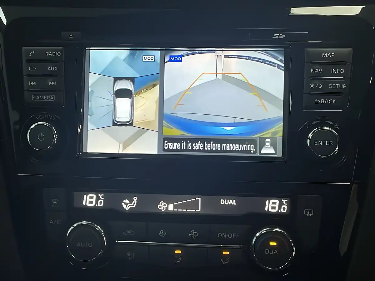 Used 2018 Nissan Qashqai N-Connecta Blue - Interior and Exterior details 16