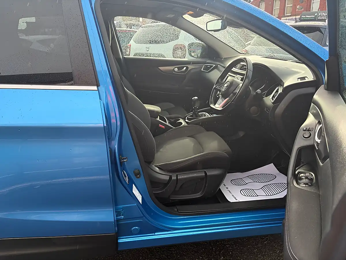 Used 2018 Nissan Qashqai N-Connecta Blue - Interior and Exterior details 10