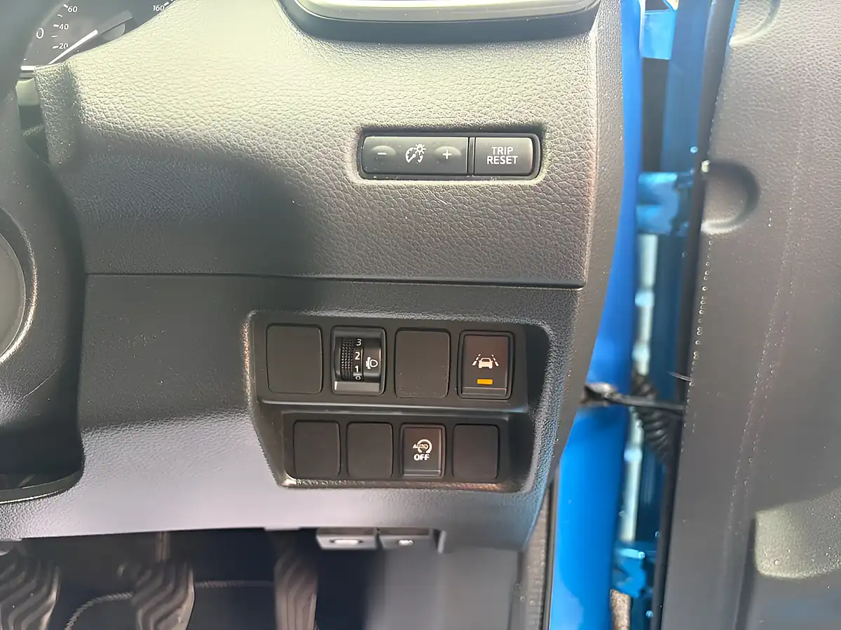 Used 2018 Nissan Qashqai N-Connecta Blue - Interior and Exterior details 11