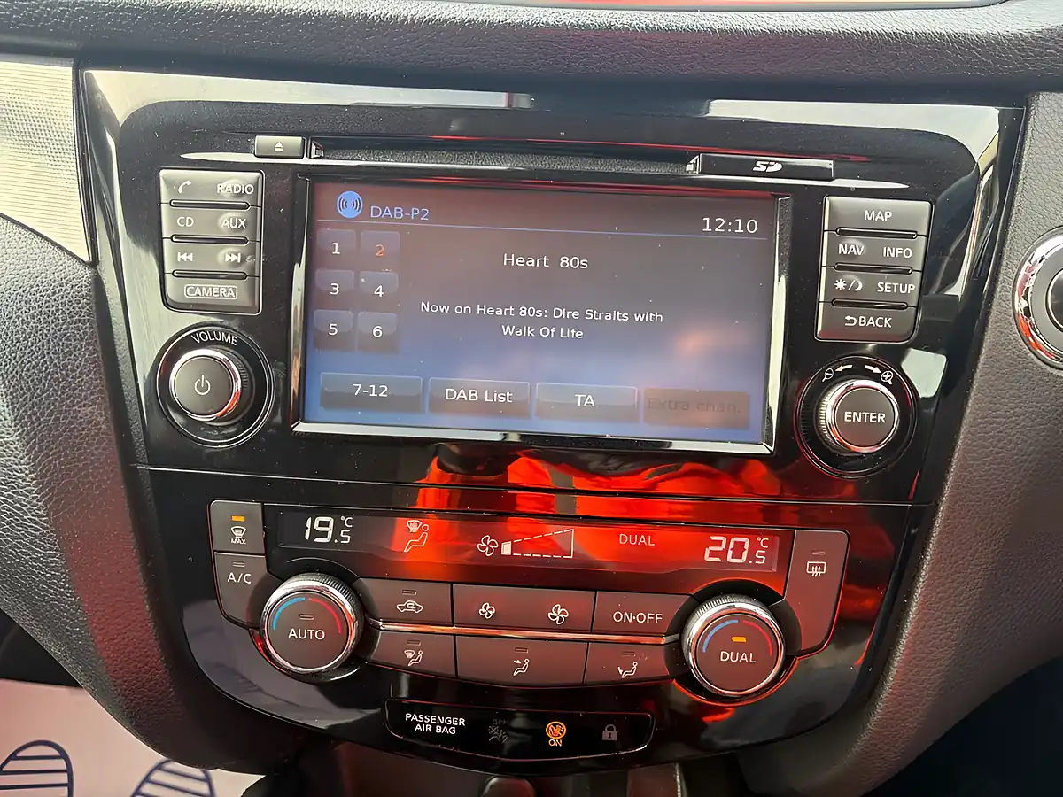 Used 2018 Nissan Qashqai N-Connecta Blue - Interior and Exterior details 13