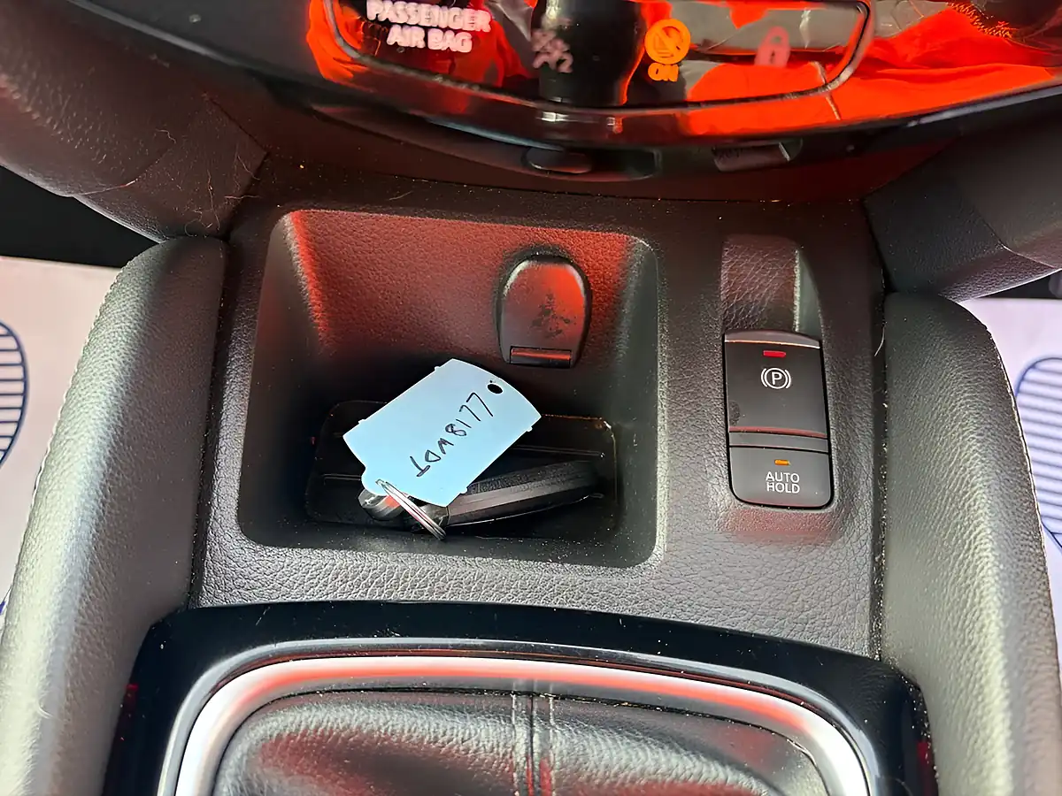 Used 2018 Nissan Qashqai N-Connecta Blue - Interior and Exterior details 14