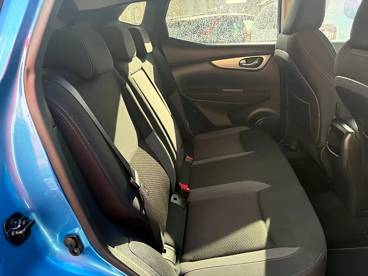 Used 2018 Nissan Qashqai N-Connecta Blue - Interior and Exterior details 17