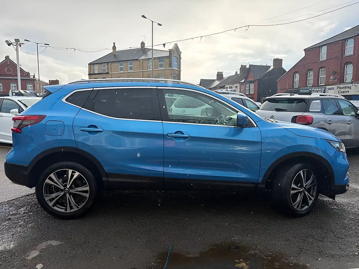 Used 2018 Nissan Qashqai N-Connecta Blue - Interior and Exterior details 8