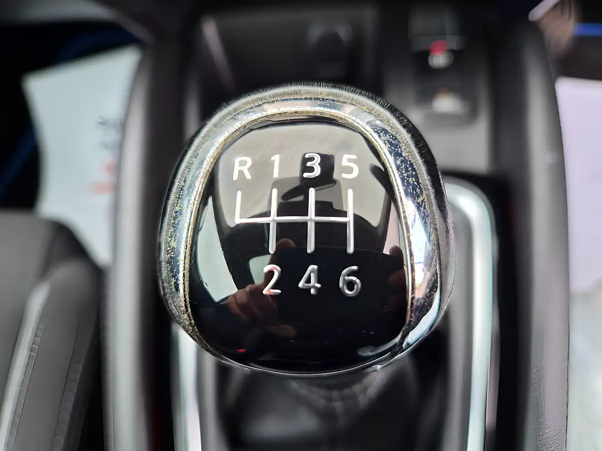 Used 2018 Nissan Qashqai N-Connecta Blue - Interior and Exterior details 12