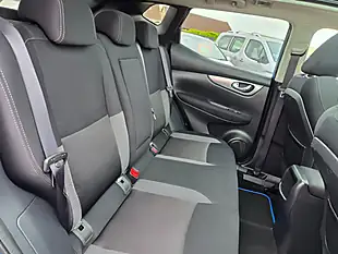Used 2018 Nissan Qashqai N-Connecta Blue - Interior and Exterior details 14