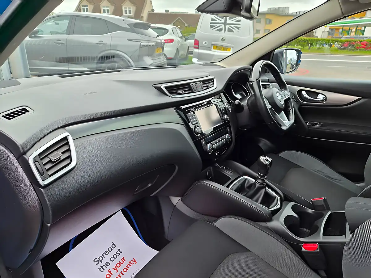 Used 2018 Nissan Qashqai N-Connecta Blue - Interior and Exterior details 18