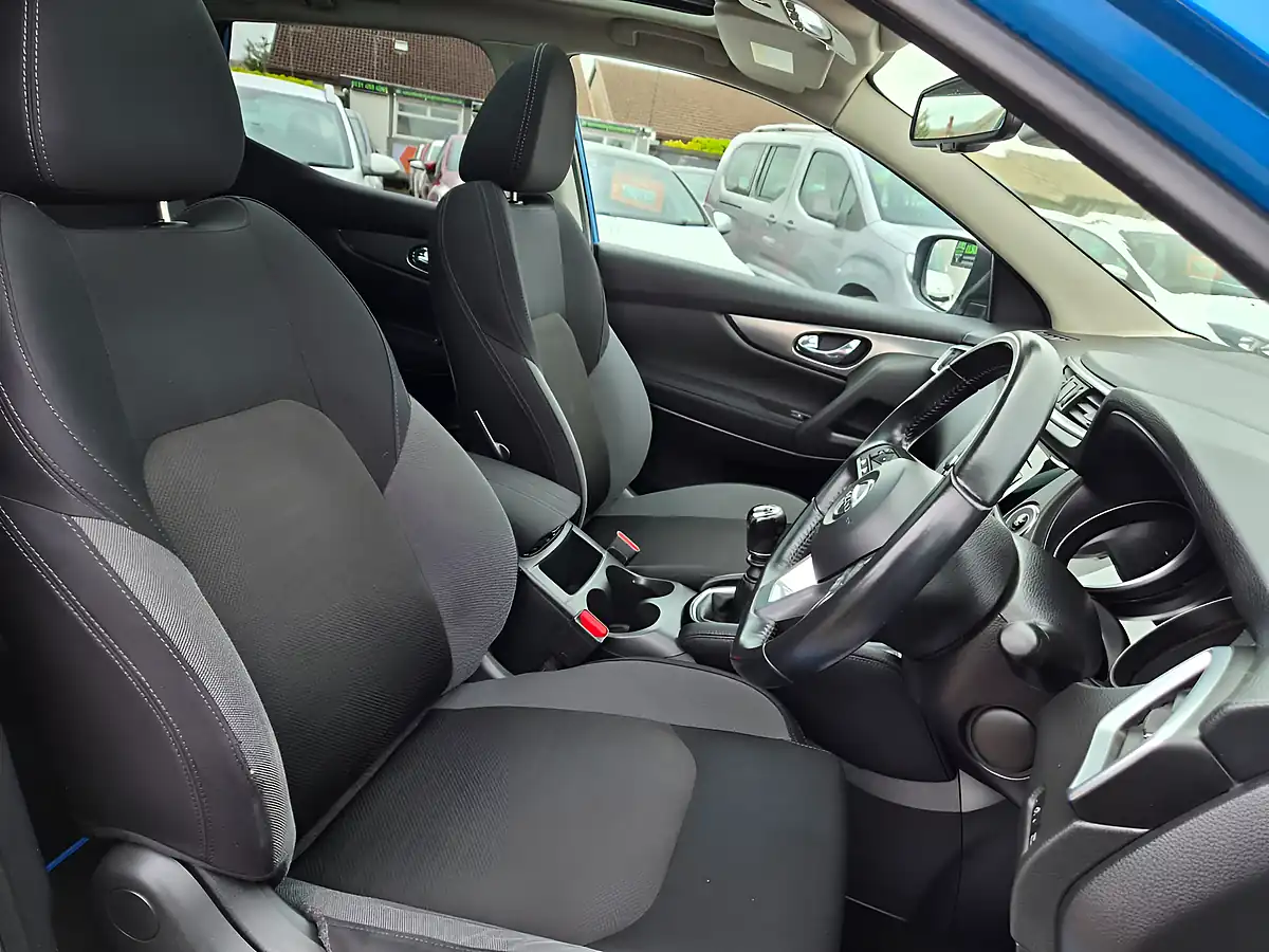 Used 2018 Nissan Qashqai N-Connecta Blue - Interior and Exterior details 7
