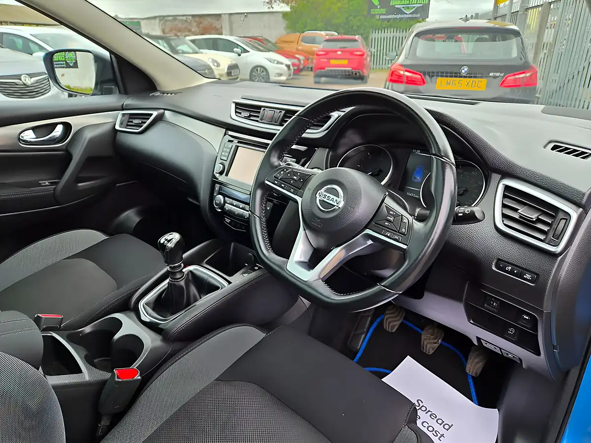 Used 2018 Nissan Qashqai N-Connecta Blue - Interior and Exterior details 8