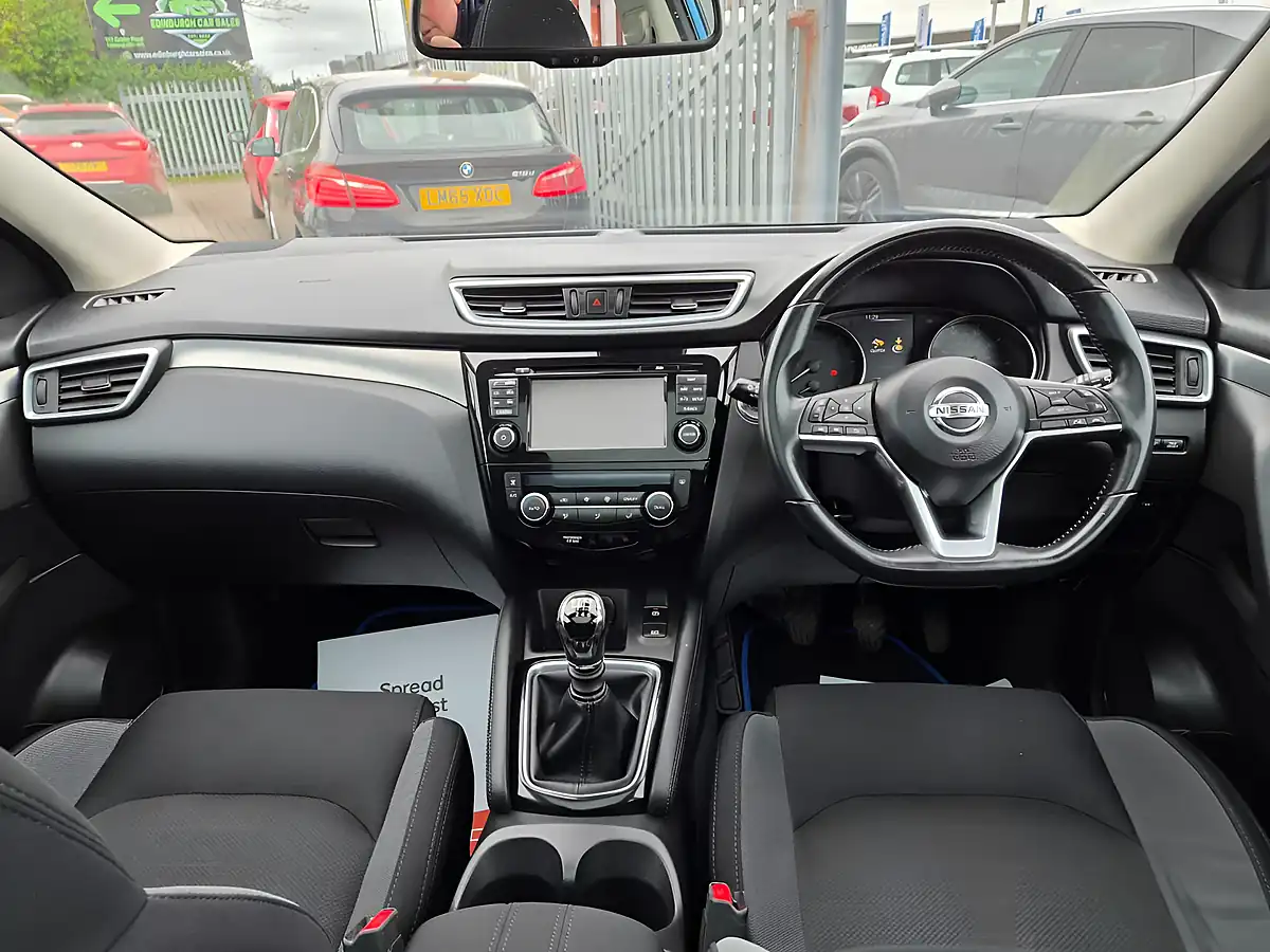 Used 2018 Nissan Qashqai N-Connecta Blue - Interior and Exterior details 9