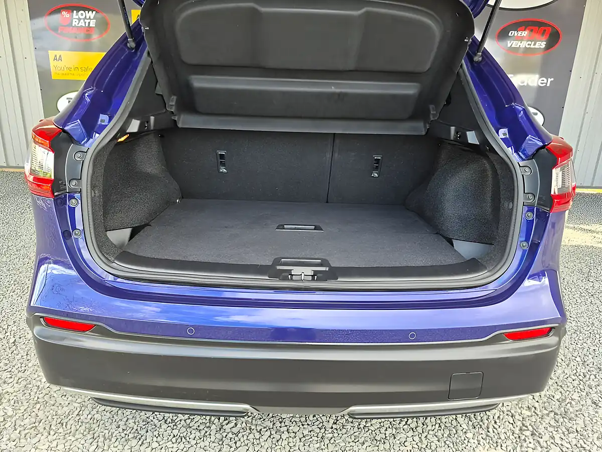 Used 2018 Nissan Qashqai N-Connecta Blue - Interior and Exterior details 10
