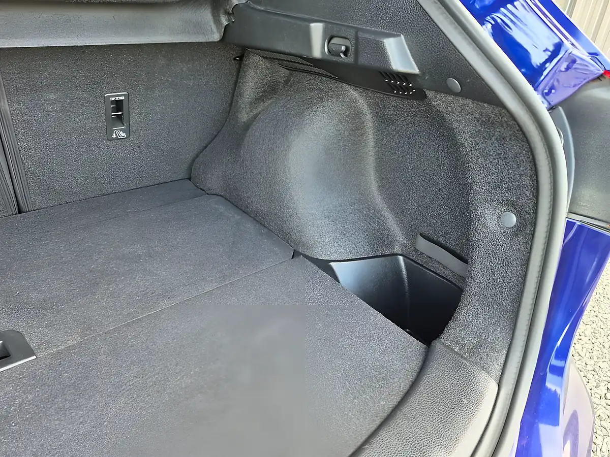 Used 2018 Nissan Qashqai N-Connecta Blue - Interior and Exterior details 12