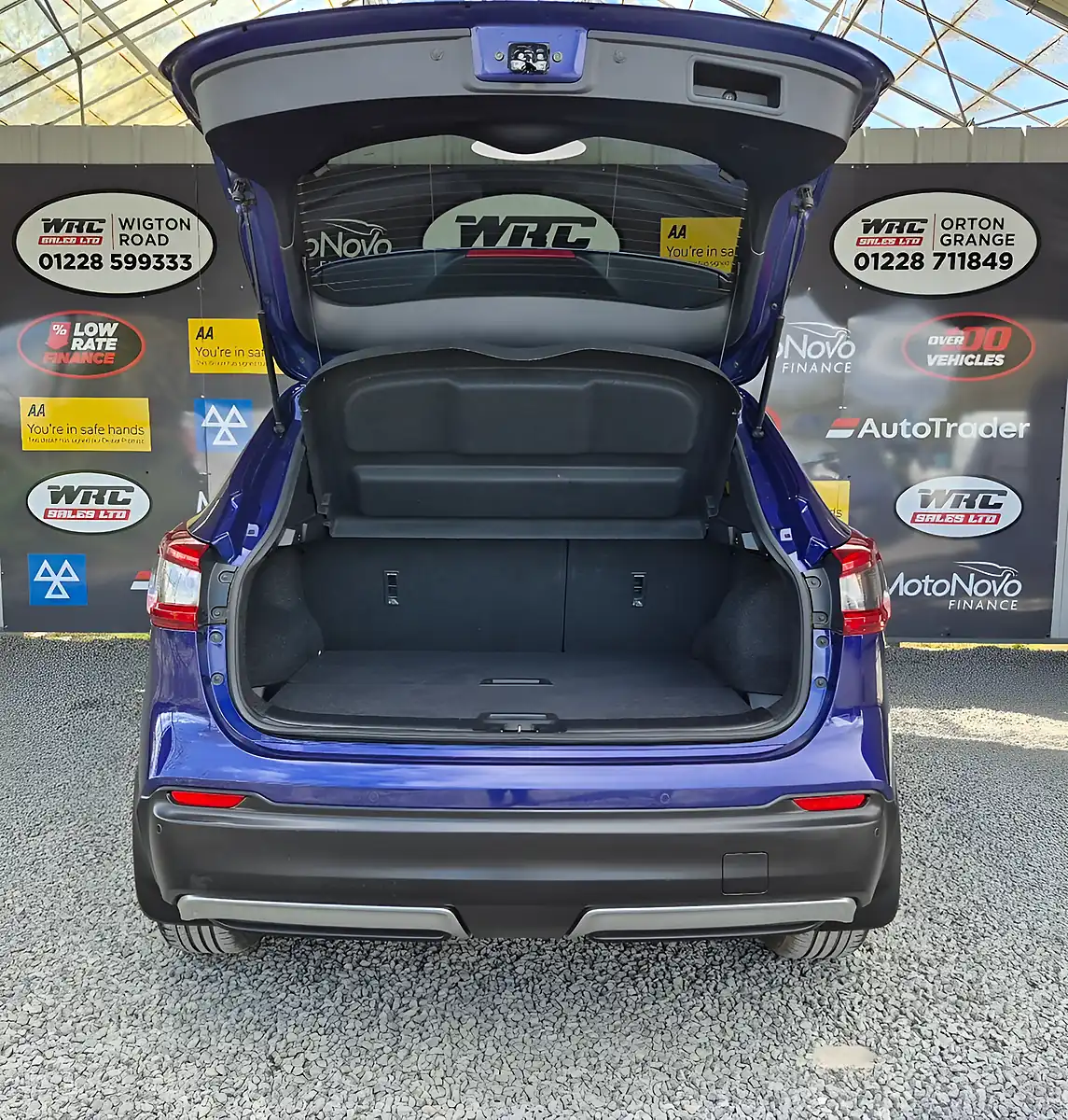 Used 2018 Nissan Qashqai N-Connecta Blue - Interior and Exterior details 9