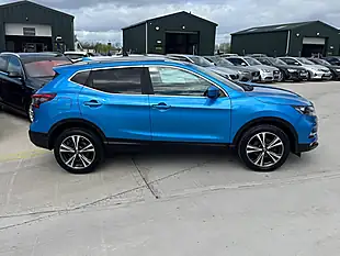 Used 2018 Nissan Qashqai N-Connecta Blue - Interior and Exterior details 10