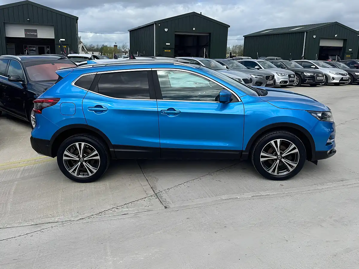 Used 2018 Nissan Qashqai N-Connecta Blue - Interior and Exterior details 10