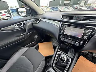 Used 2018 Nissan Qashqai N-Connecta Blue - Interior and Exterior details 13
