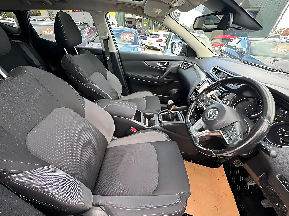 Used 2018 Nissan Qashqai N-Connecta Blue - Interior and Exterior details 17