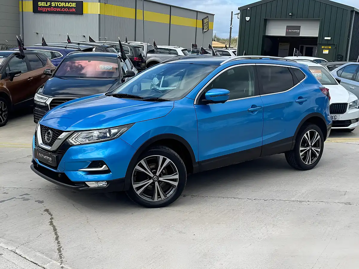 Used 2018 Nissan Qashqai N-Connecta Blue - Interior and Exterior details 4