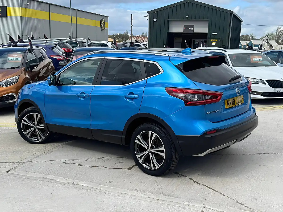 Used 2018 Nissan Qashqai N-Connecta Blue - Interior and Exterior details 5