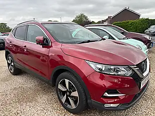 Used 2018 Nissan Qashqai N-Connecta Burgundy Red - Interior and Exterior details 3