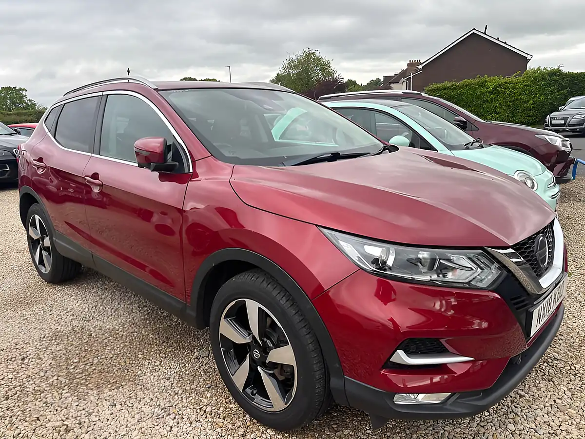 Used 2018 Nissan Qashqai N-Connecta Burgundy Red - Interior and Exterior details 3