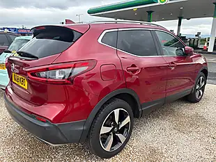 Used 2018 Nissan Qashqai N-Connecta Burgundy Red - Interior and Exterior details 4