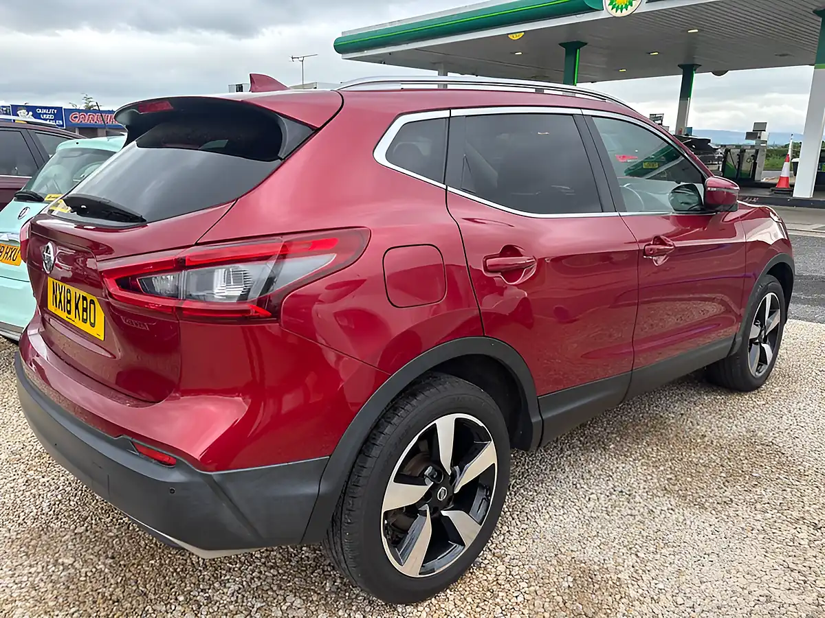 Used 2018 Nissan Qashqai N-Connecta Burgundy Red - Interior and Exterior details 4