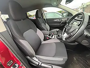 Used 2018 Nissan Qashqai N-Connecta Burgundy Red - Interior and Exterior details 5